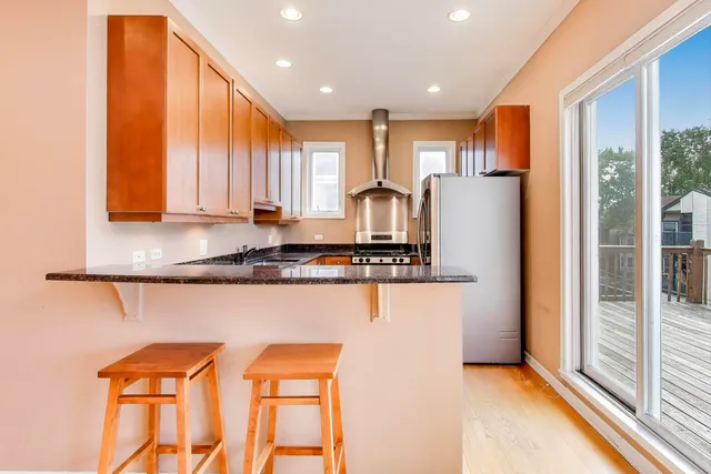 $545,000 | 1425 West Victoria Street, Unit 3, Chicago, IL 60660