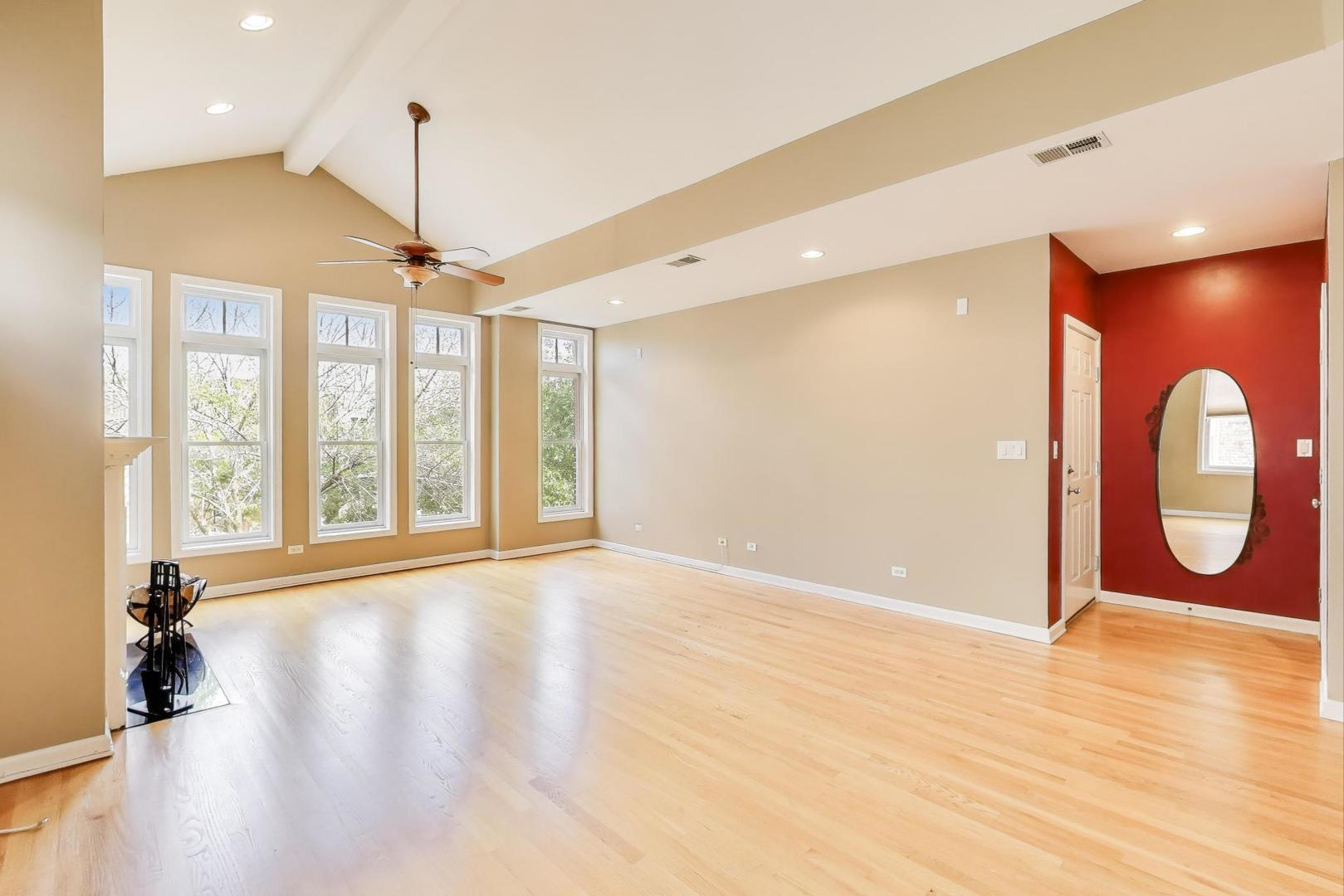 1425 West Victoria Street, Unit 3 Chicago, IL 60660 - Photo 3 of 25