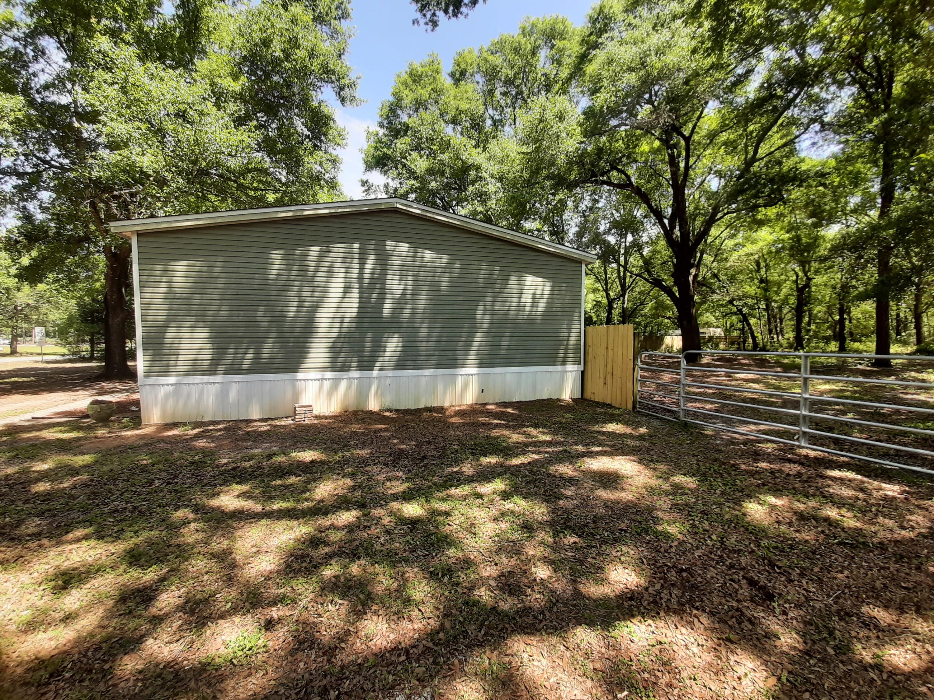 4030 Huckleberry Finn Road Milton, FL 32583 - Photo 7 of 31 h side