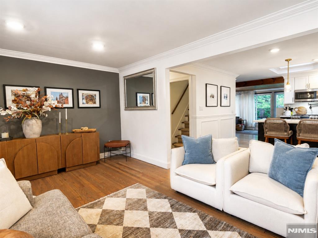 19 Long Avenue Mahwah, NJ 07430 - Photo 4 of 36