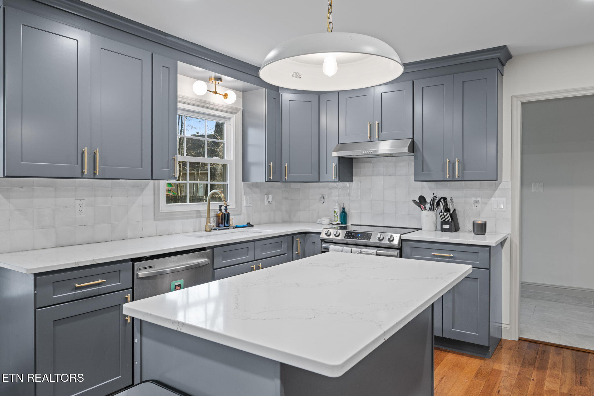 1100 Bob Kirby Road Knoxville, TN 37923 - Photo 6 of 38 40-web-or-mls-100 Bob Kirby-6649