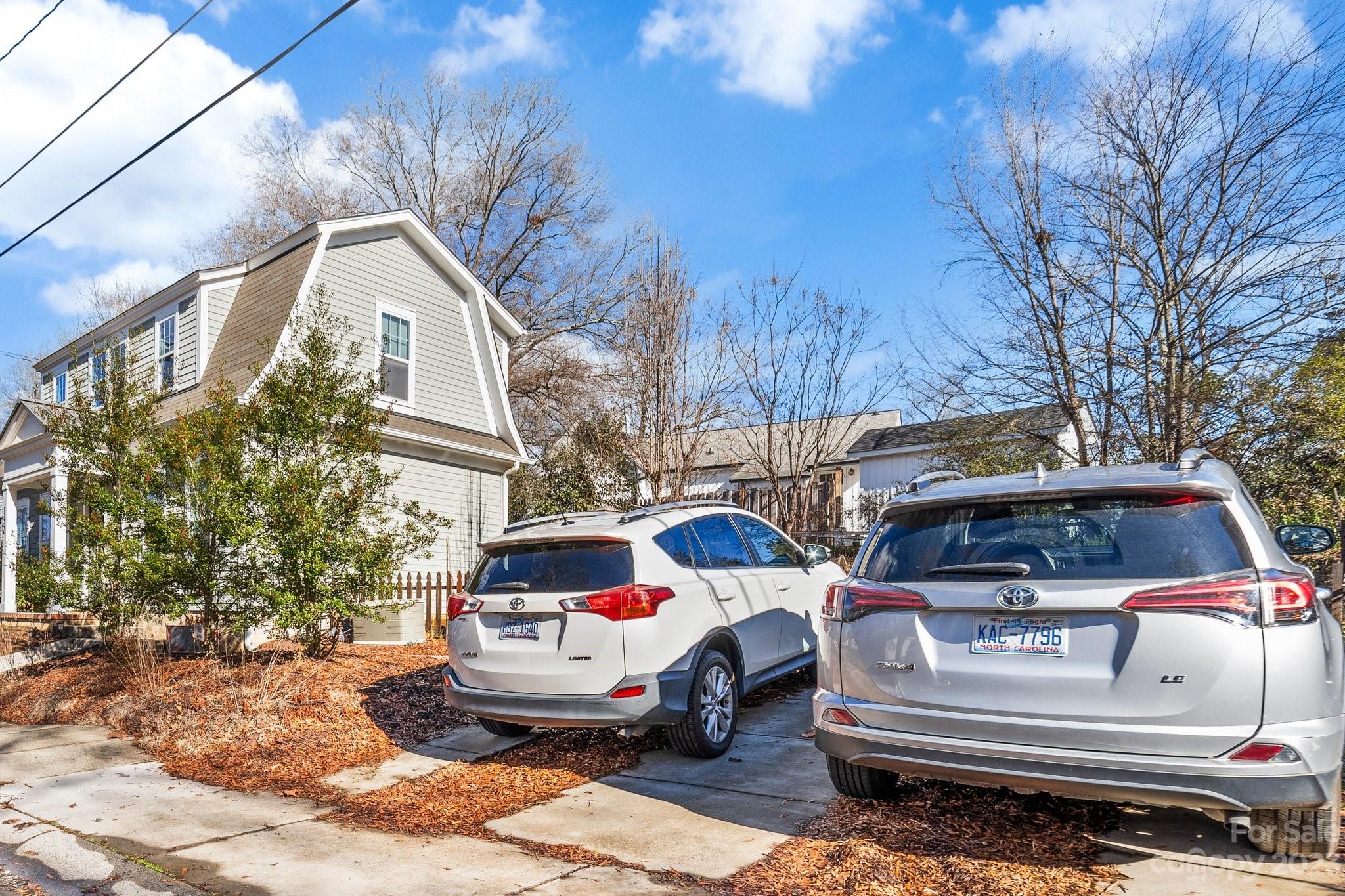 152 Mock Road Davidson, NC 28036 - Photo 3 of 29 a front view of a house with a garden