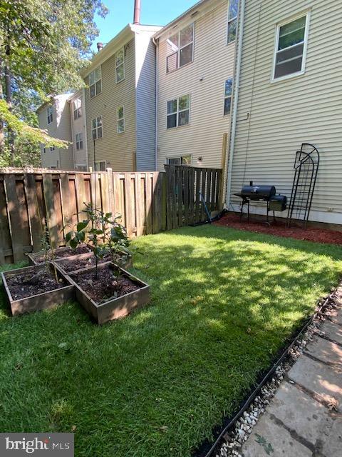 7020 Palamar Turn Lanham, MD 20706 - Photo 26 of 27 Courtyard view #2