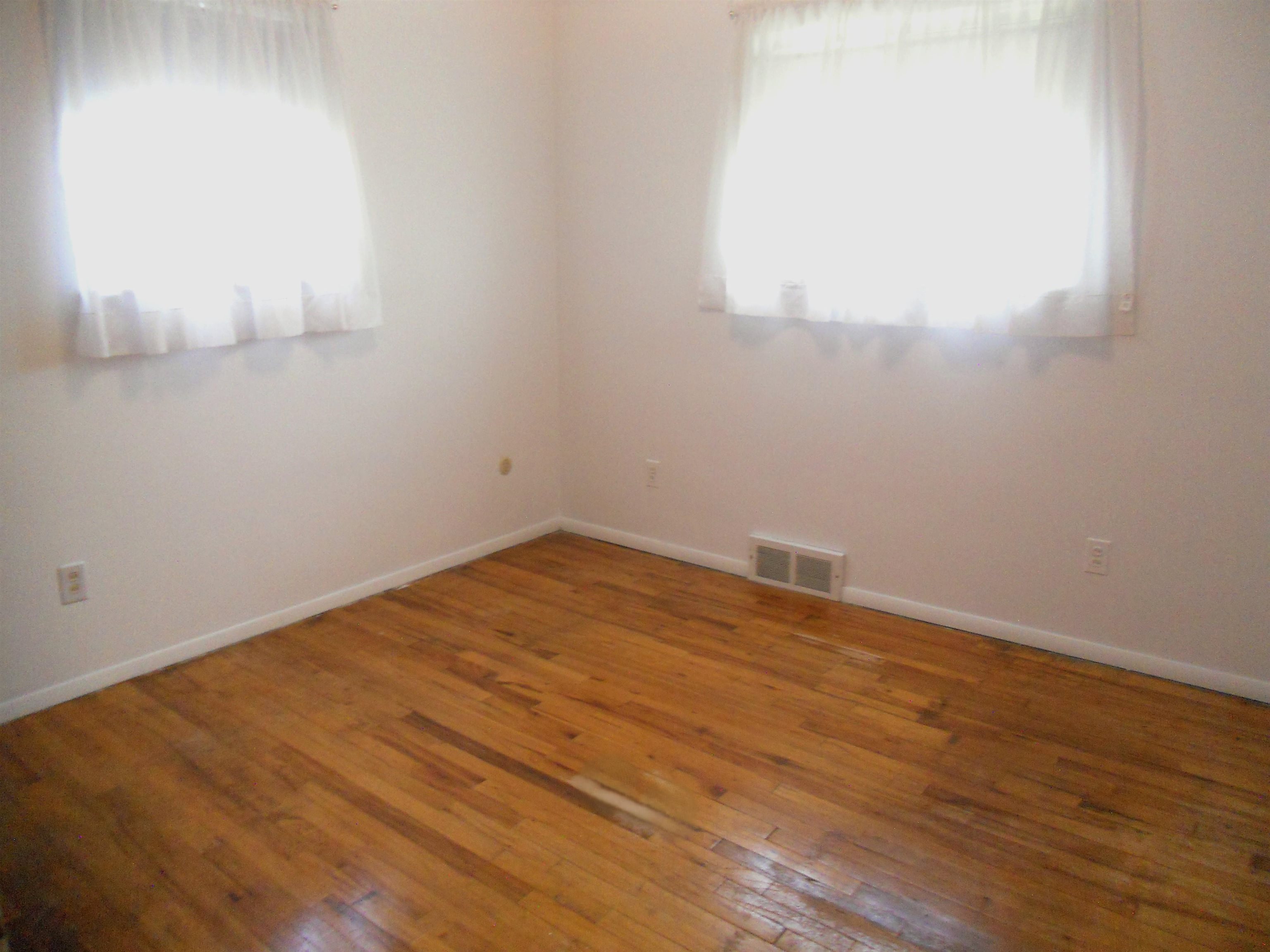 2015 Tarry Drive Sterling Heights, MI 48310 - Photo 24 of 51 50143329-1b7934fc-bb92-4e9c-9ff6-1cf439ca9b46.JPG