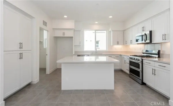 $4,795 | 2317 West Broadway, Unit 46, Anaheim, CA 92805