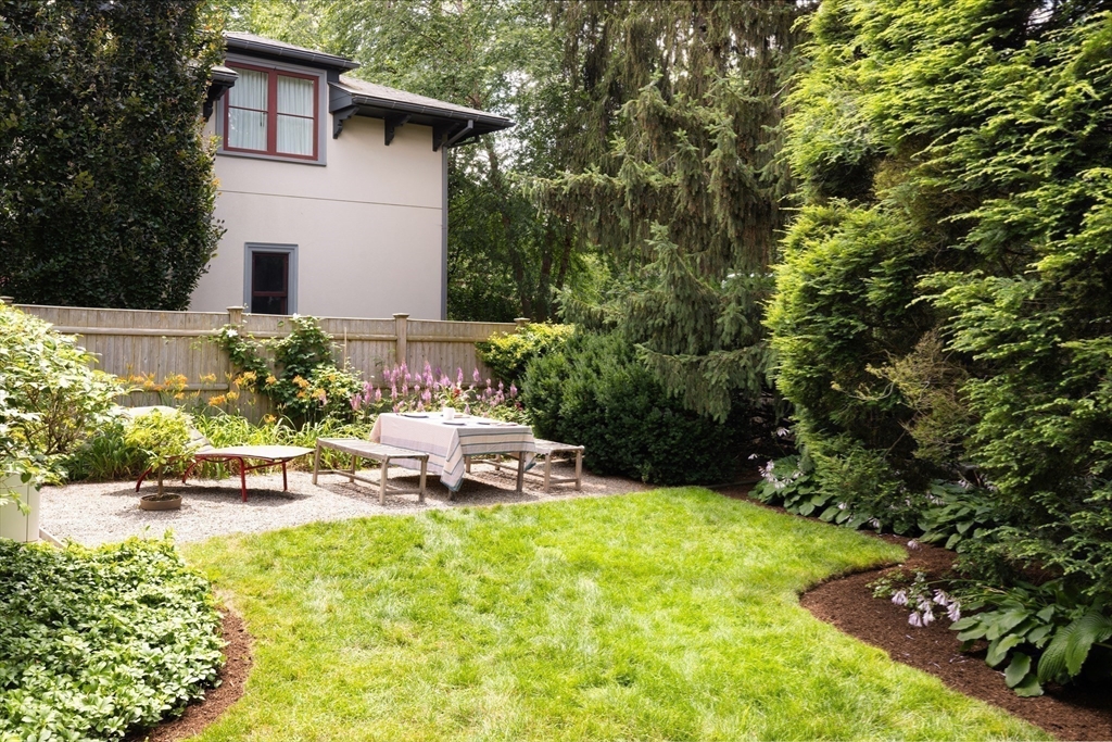 9 Laurel Street Newton, MA 02459 - Photo 11 of 20