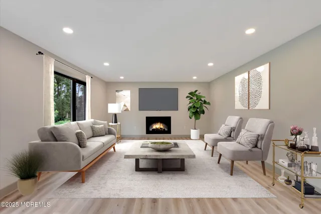 a picture of a room with a floor plan