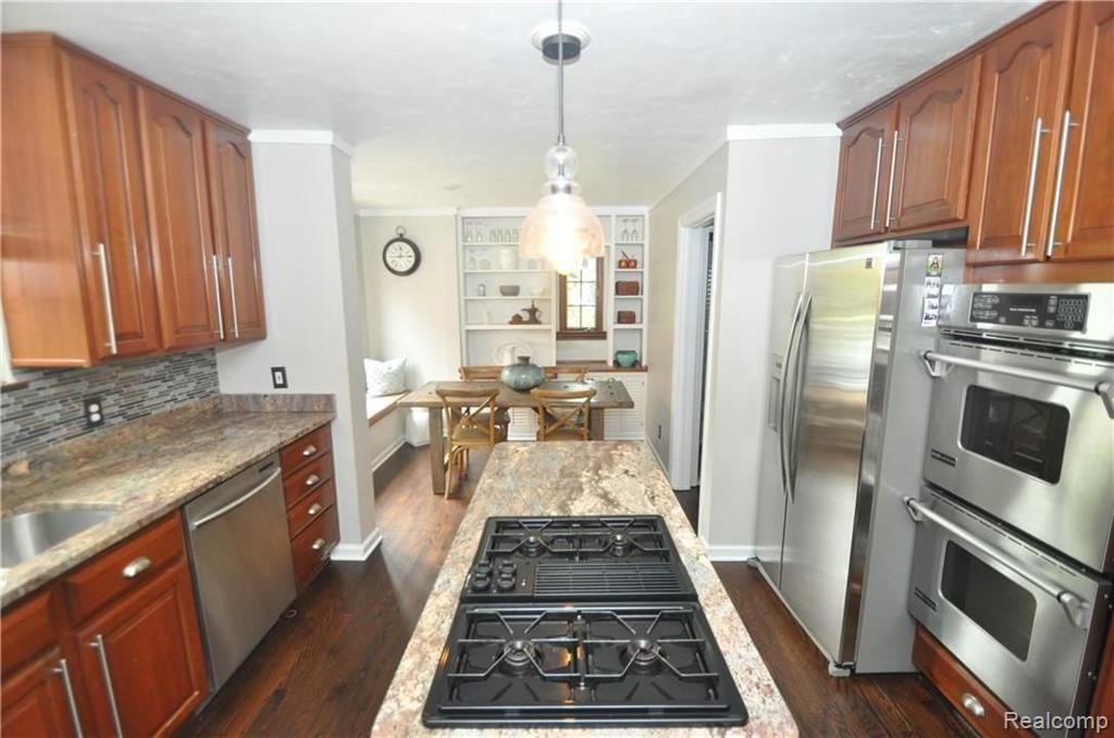 1540 Oxford Road Grosse Pointe Woods, MI 48236 - Photo 6 of 32