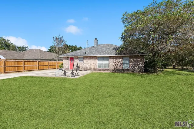 $1,600 | 15017 Ridgewood Avenue, Prairieville, LA 70769