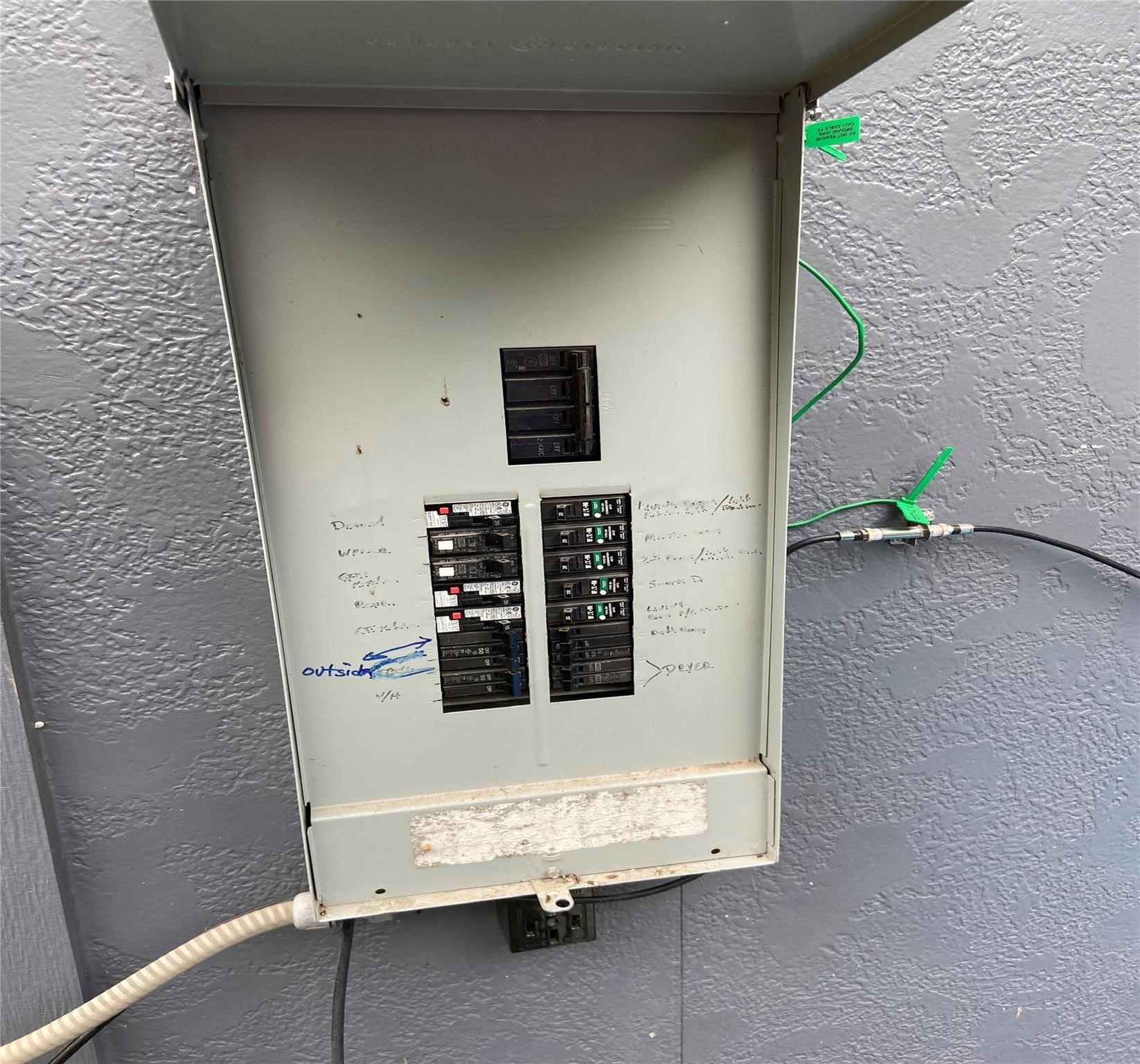 4802 Ward Street Houston, TX 77021 - Photo 11 of 16 a view of livingroom with furniture