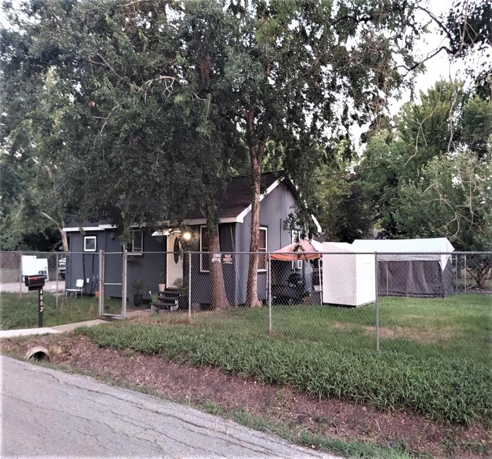 4802 Ward Street Houston, TX 77021 - Photo 14 of 16 front view of a house with a yard