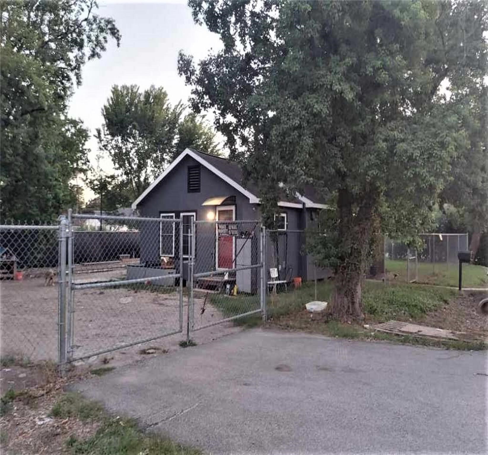 4802 Ward Street Houston, TX 77021 - Photo 15 of 16 a front view of a house with garden