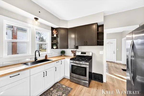 $219,900 | 225 West Marshall Street, Hastings, MI 49058