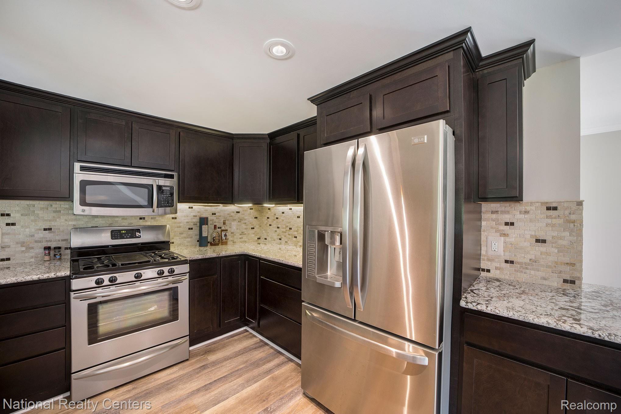 735 Oak Brook Ridge Drive Rochester, MI 48307 - Photo 9 of 30 017A1422.jpg