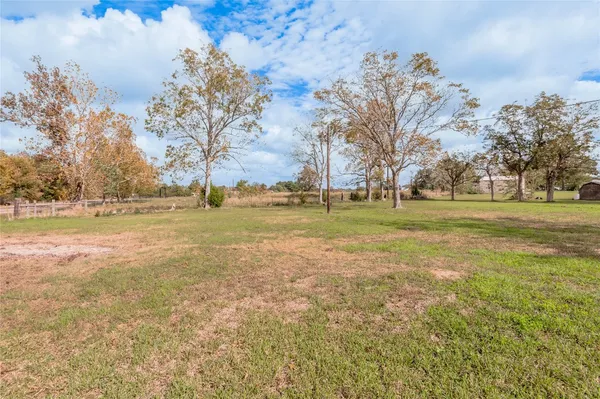 $1,400 | 246 Fm 405, Huntsville, TX 77320