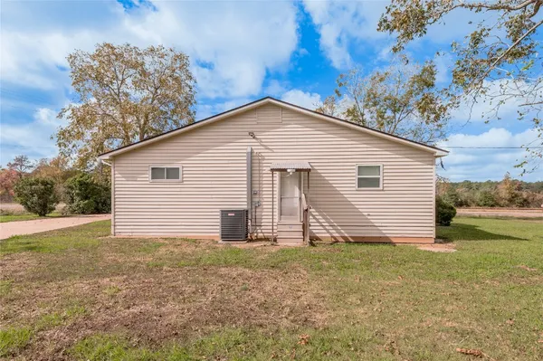 $1,400 | 246 Fm 405, Huntsville, TX 77320