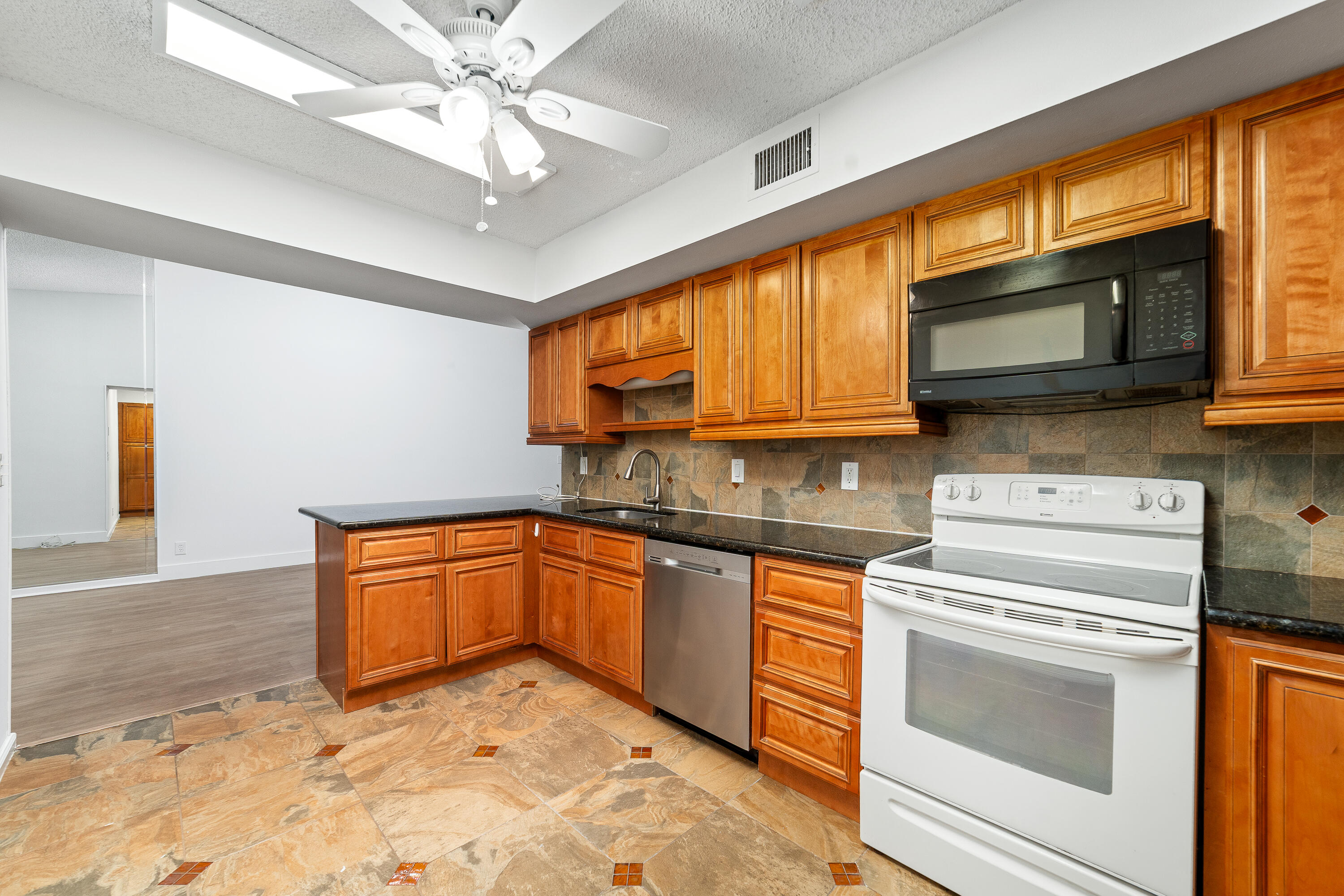 3151 Leewood Terrace, Unit L228 Boca Raton, FL 33431 - Photo 4 of 61 DSC02854