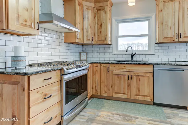 $375,000 | 32 Wedgewood Avenue, Rotterdam, NY 12303