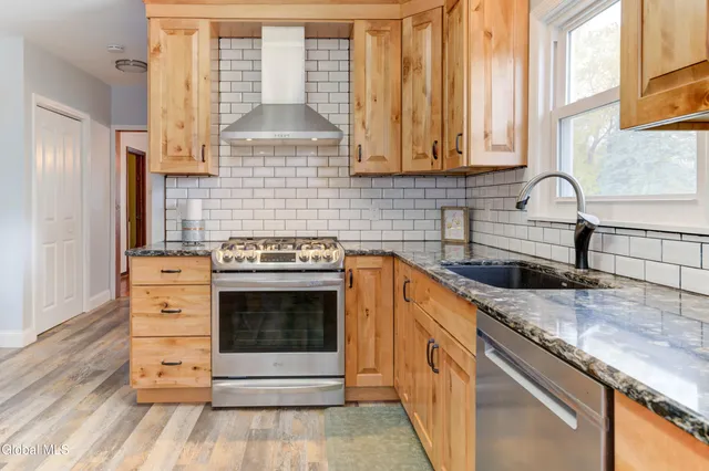 $375,000 | 32 Wedgewood Avenue, Rotterdam, NY 12303