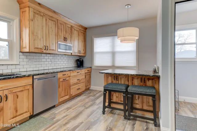 $375,000 | 32 Wedgewood Avenue, Rotterdam, NY 12303