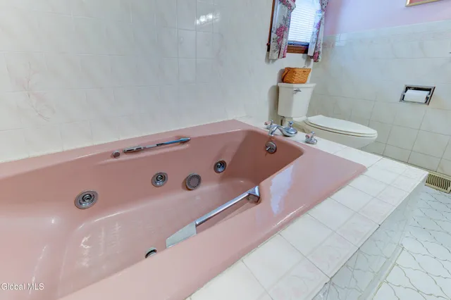 $375,000 | 32 Wedgewood Avenue, Rotterdam, NY 12303