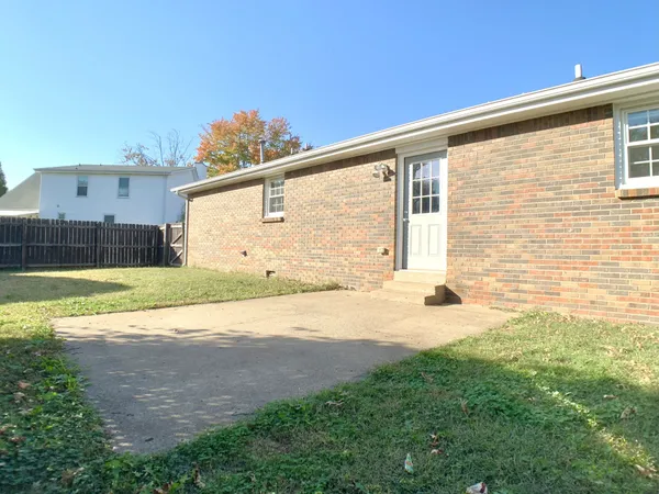 $1,395 | 102 Nuthatch Circle, Clarksville, TN 37042