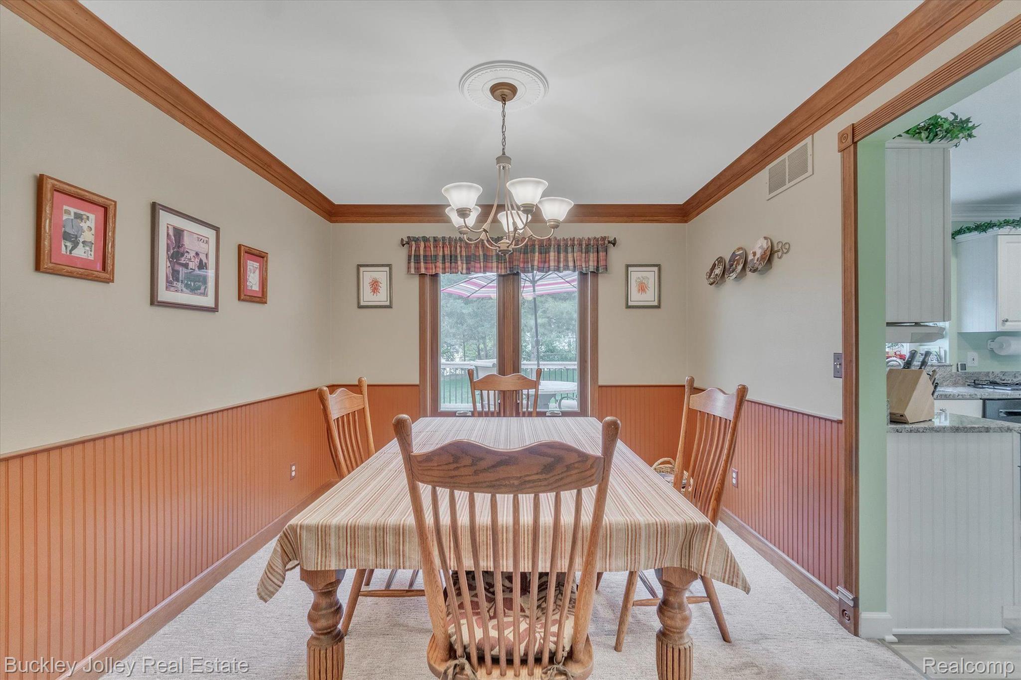 7471 Ore Lake Road Brighton, MI 48116 - Photo 17 of 42 Dining Area