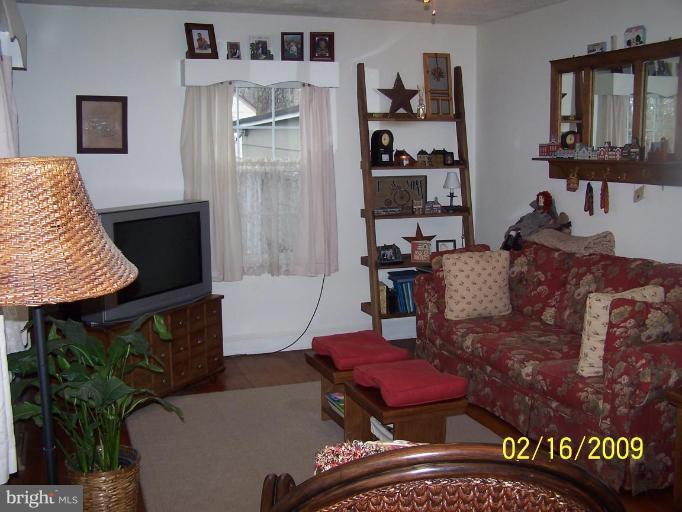 32 Randolph Road Fredericksburg, VA 22405 - Photo 2 of 14 Living Room