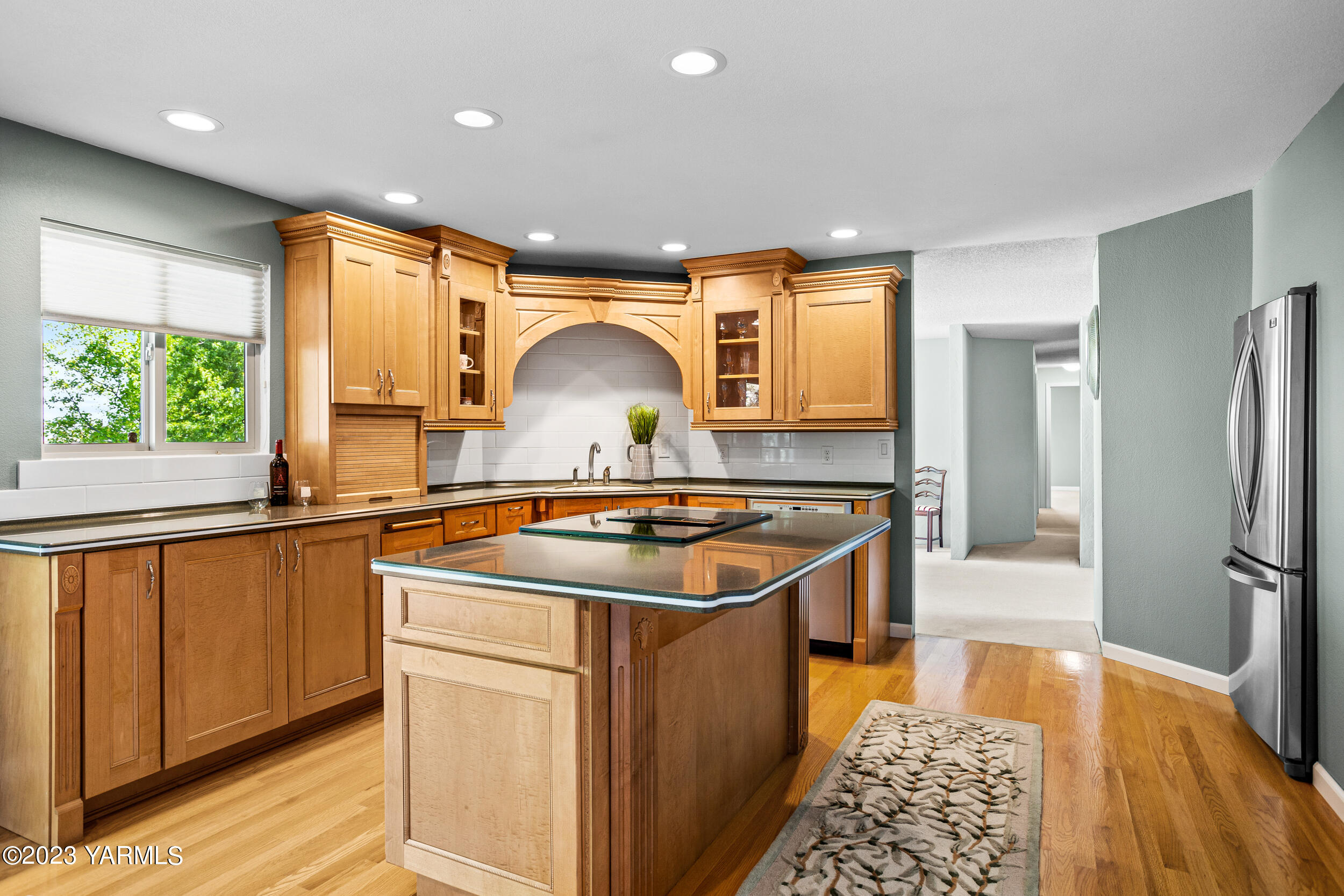 13518 Fisk Road Yakima, WA 98908 - Photo 15 of 58 a kitchen with stainless steel appliances granite countertop a sink stove and refrigerator