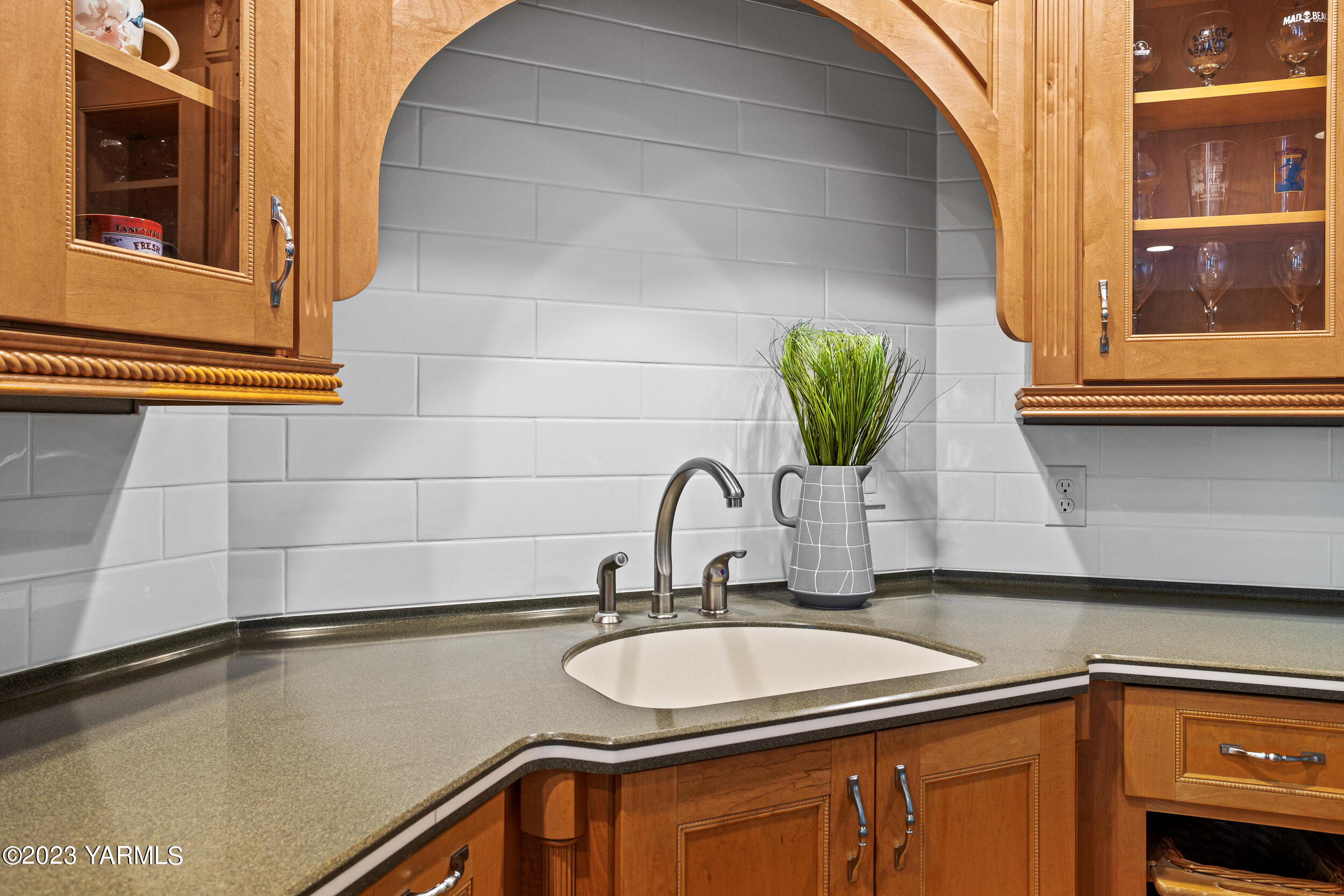 13518 Fisk Road Yakima, WA 98908 - Photo 18 of 58 a bathroom with a sink and a mirror