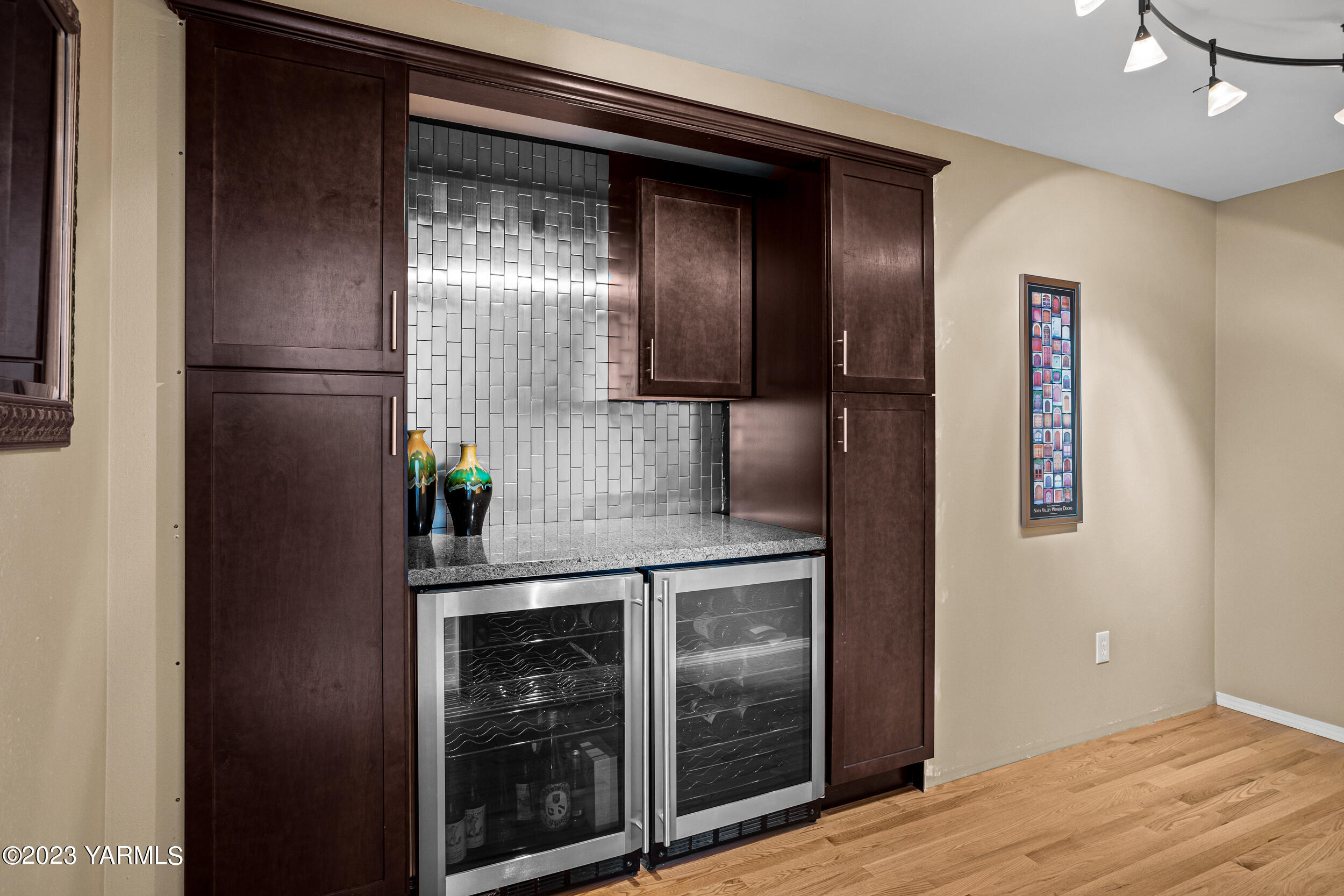 13518 Fisk Road Yakima, WA 98908 - Photo 27 of 58 a kitchen with stainless steel appliances granite countertop a refrigerator and a stove