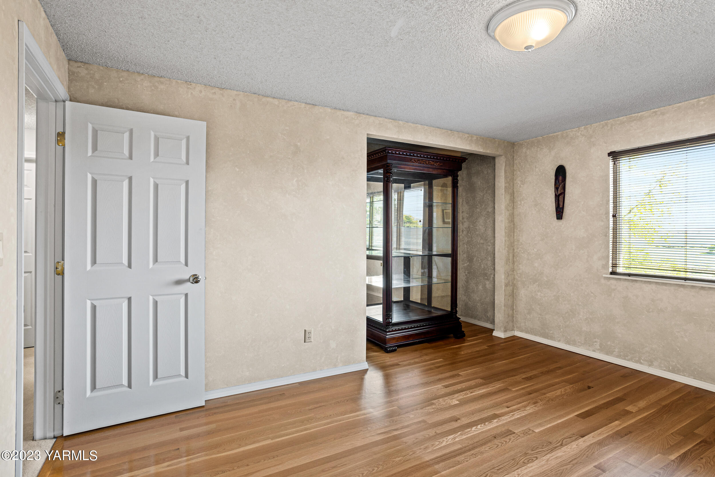 13518 Fisk Road Yakima, WA 98908 - Photo 30 of 58 a view of an empty room with wooden floor and a window
