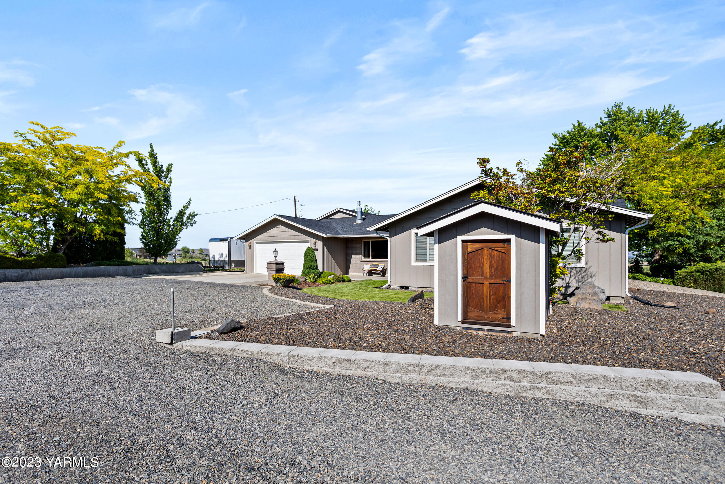 13518 Fisk Road Yakima, WA 98908 - Photo 33 of 58 a front view of a house with a yard