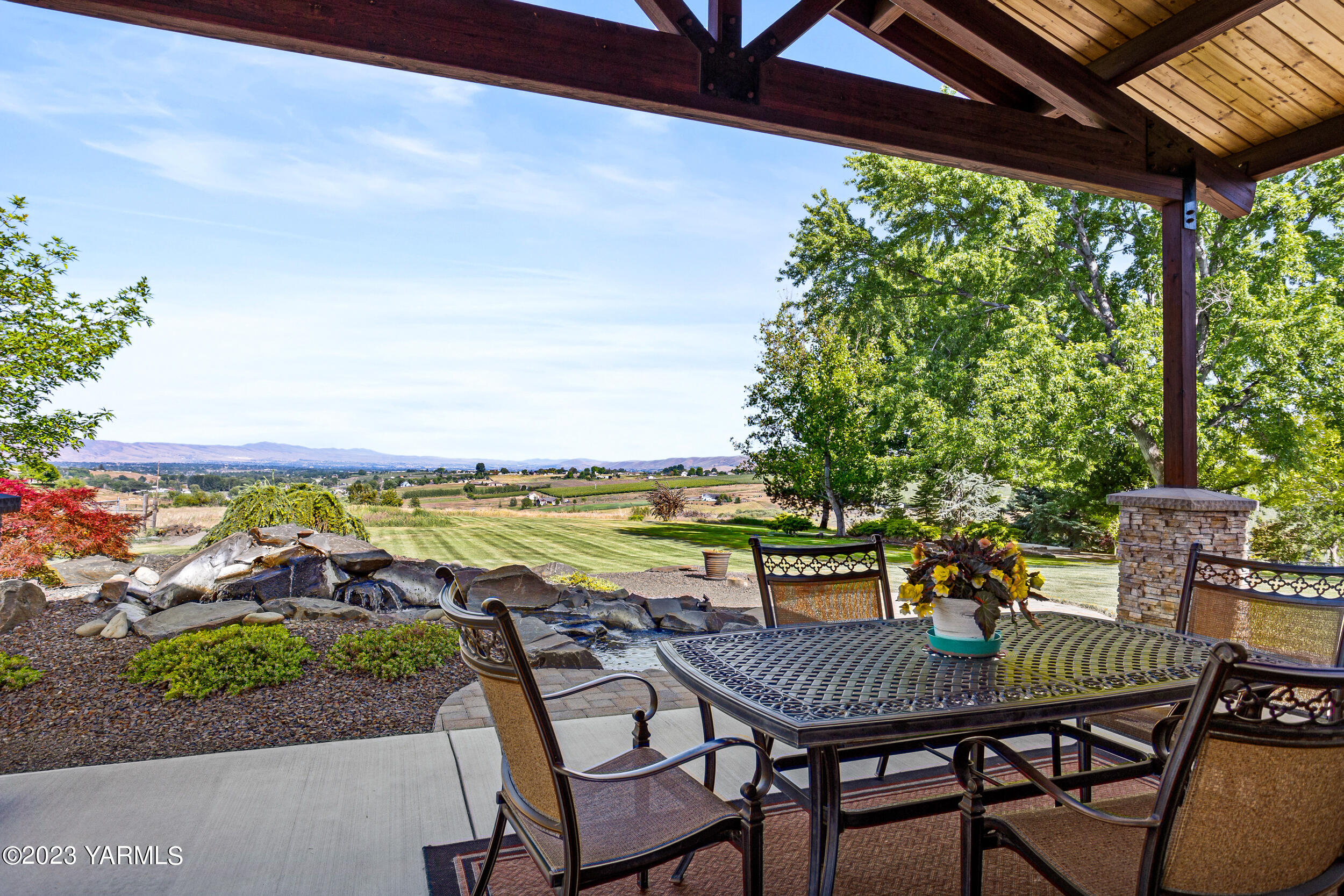 13518 Fisk Road Yakima, WA 98908 - Photo 43 of 58 a view of a chairs and table in patio
