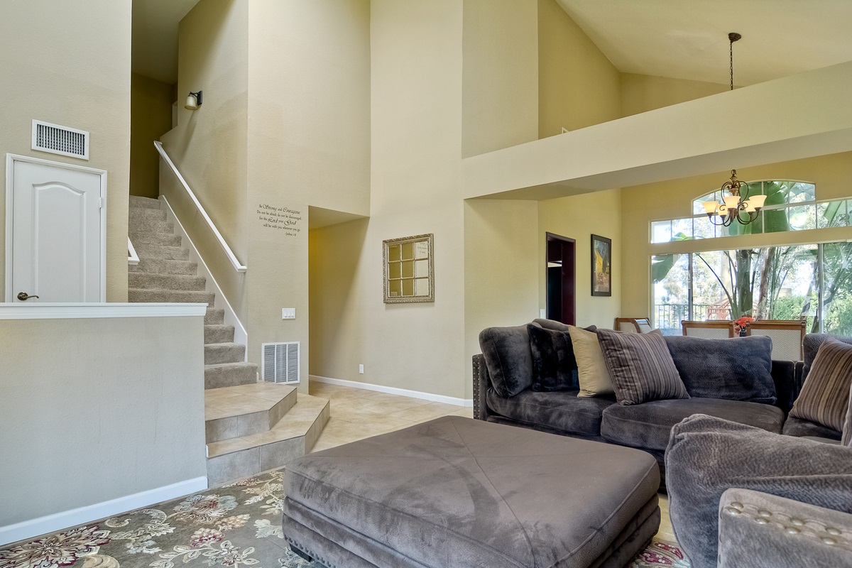 1784 Crystal Ridge Way Vista, CA 92081 - Photo 3 of 20