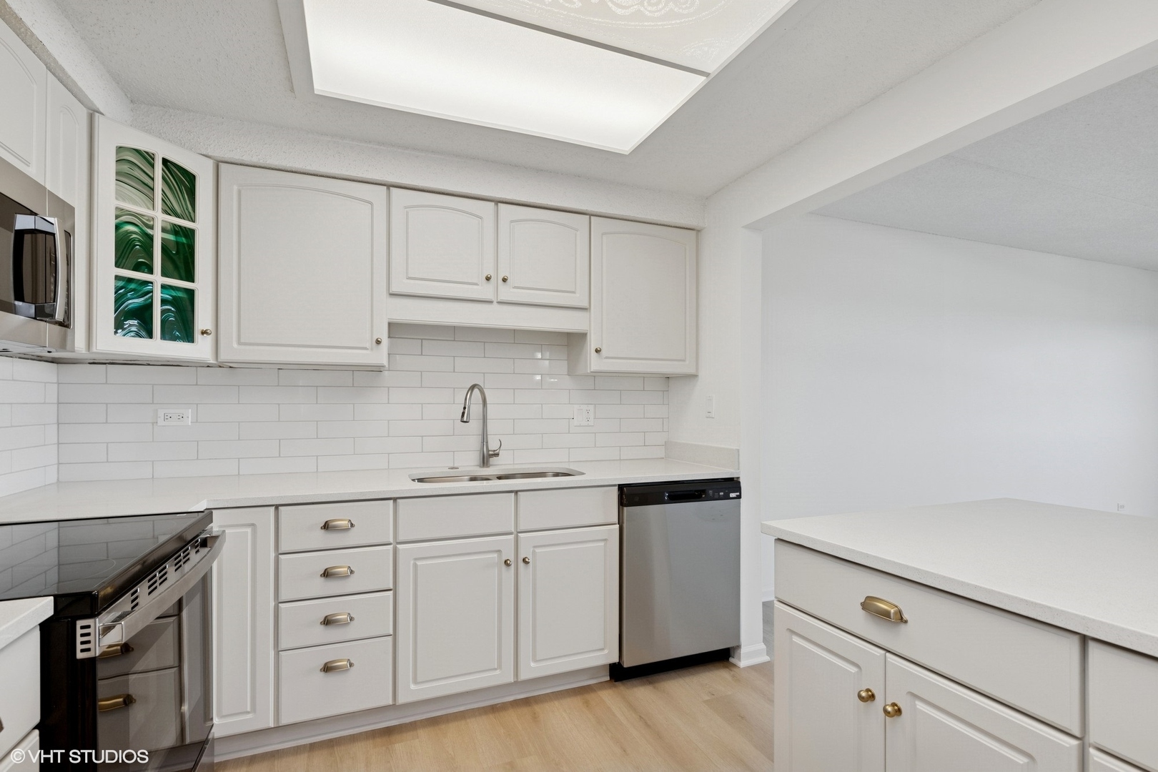 920 Vose Drive, Unit 605 Gurnee, IL 60031 - Photo 11 of 32 Gallery Image 11