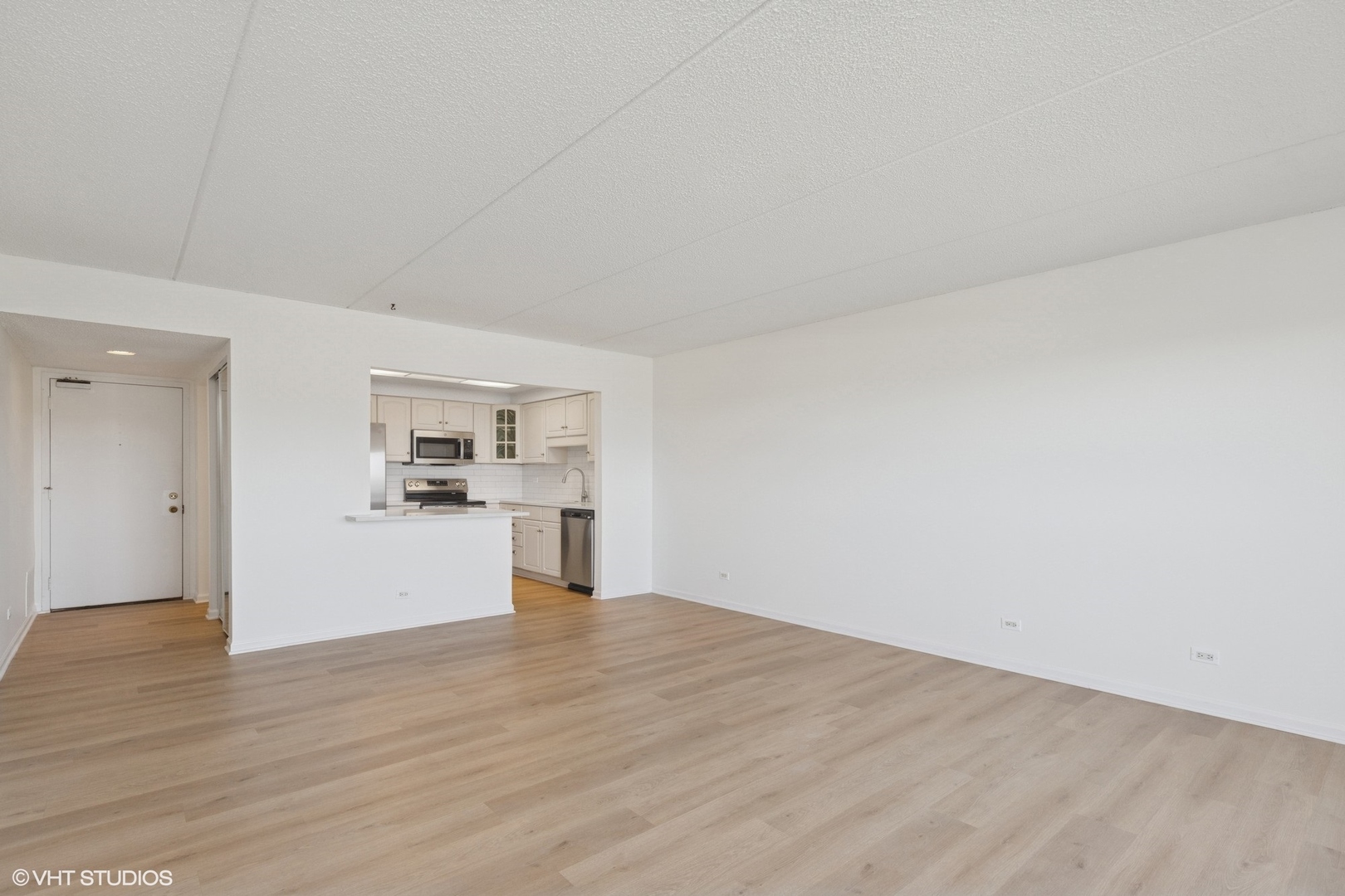 920 Vose Drive, Unit 605 Gurnee, IL 60031 - Photo 7 of 32 Gallery Image 7