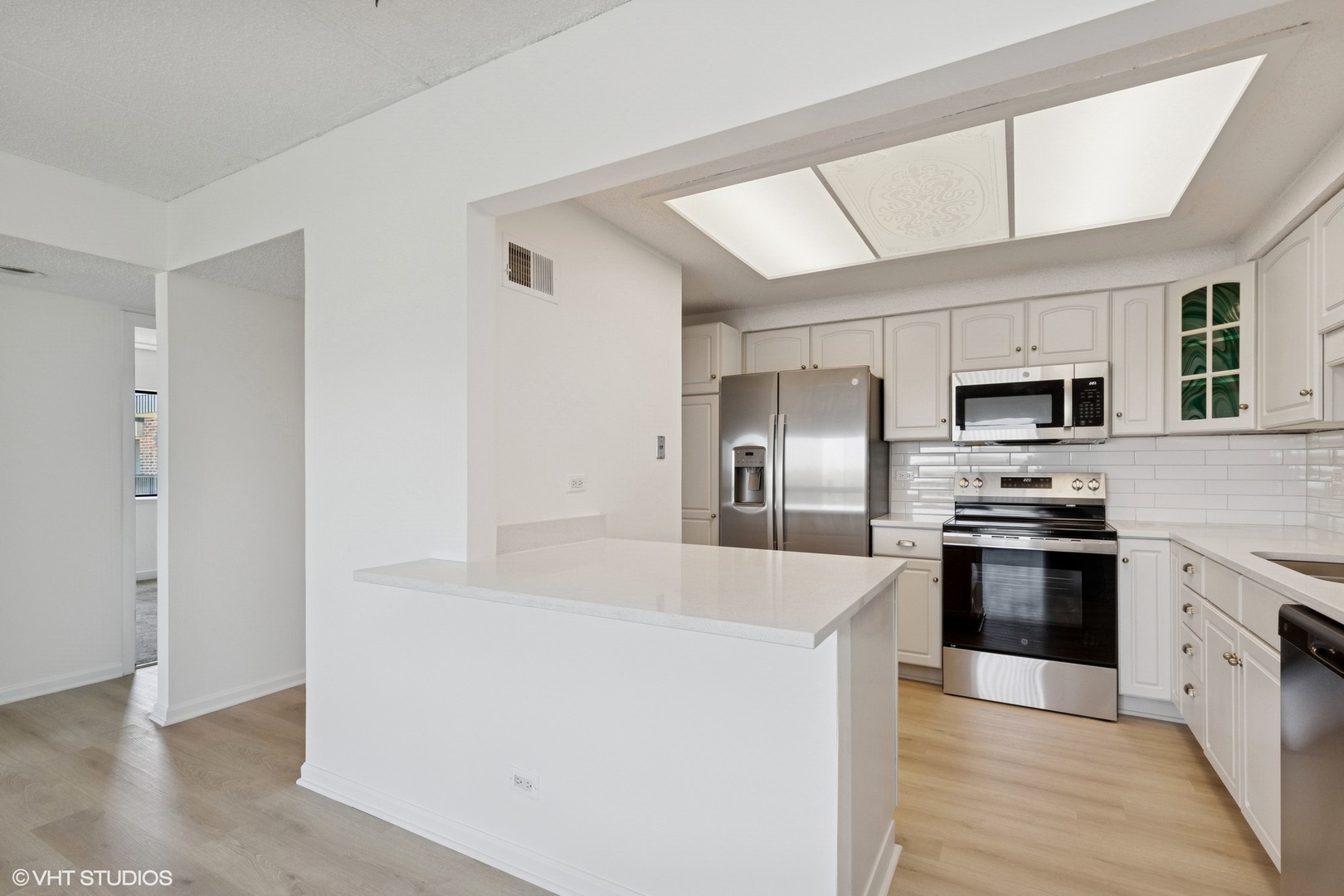 920 Vose Drive, Unit 605 Gurnee, IL 60031 - Photo 10 of 32 Gallery Image 10