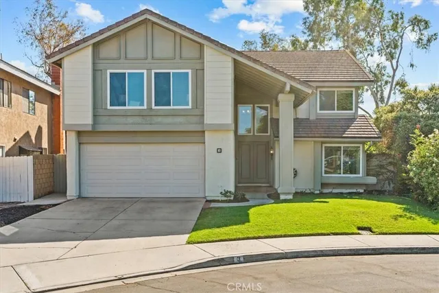 a view of front a house with a yard