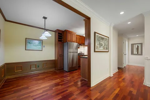 $330,000 | 205 Barry Avenue South, Unit 117, Wayzata, MN 55391