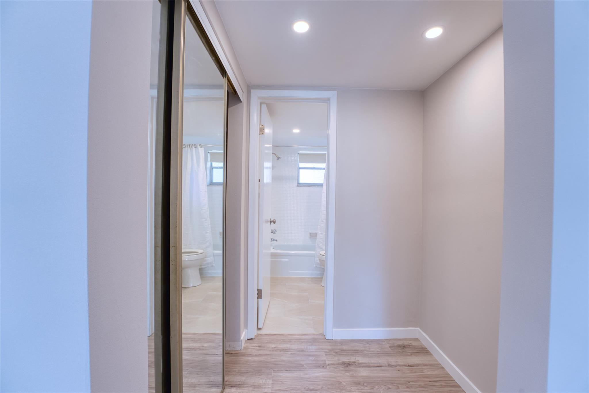 351 Cambridge Road, Unit 206 Hollywood, FL 33024 - Photo 6 of 14 Photo 6