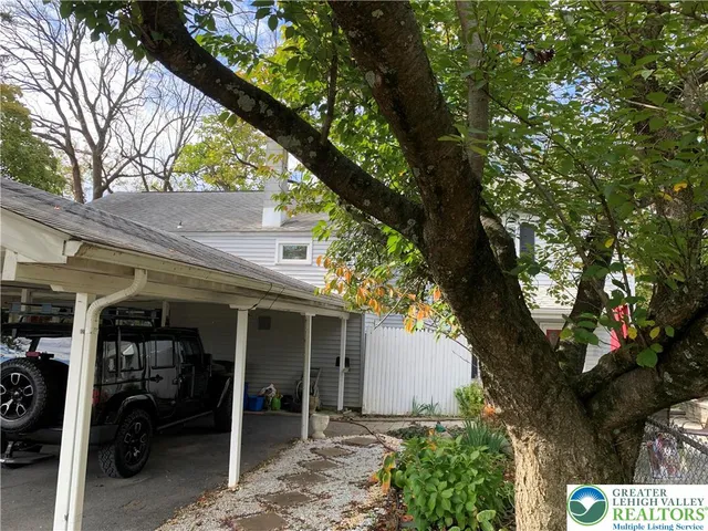 a view of a car park in front of house