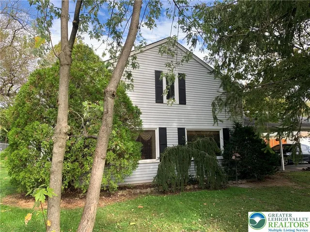 a view of a house with a yard and plants