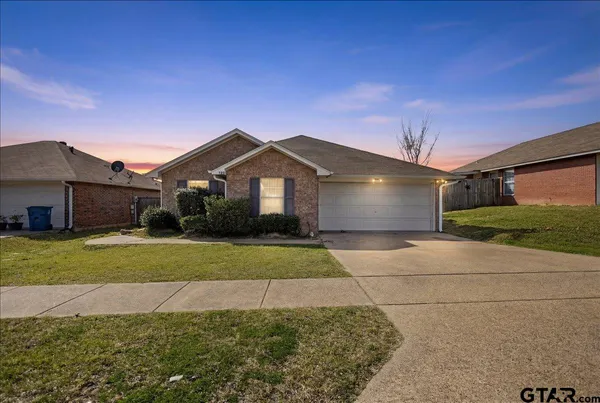 $199,900 | 1112 Woodlands Park Drive, Lindale, TX 75771