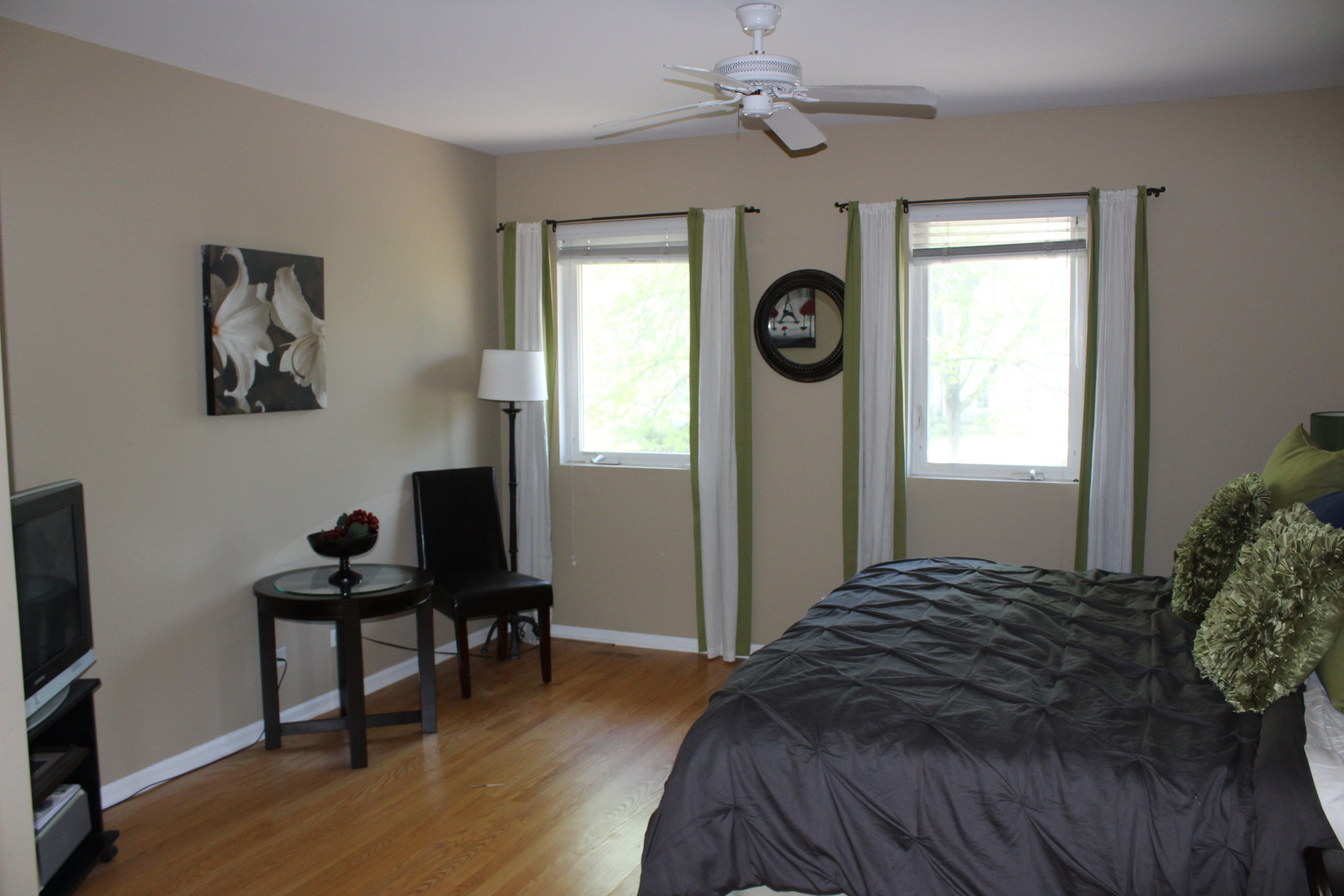 481 River Bend Road, Unit 107 Naperville, IL 60540 - Photo 4 of 17 a bedroom with a bed and a window