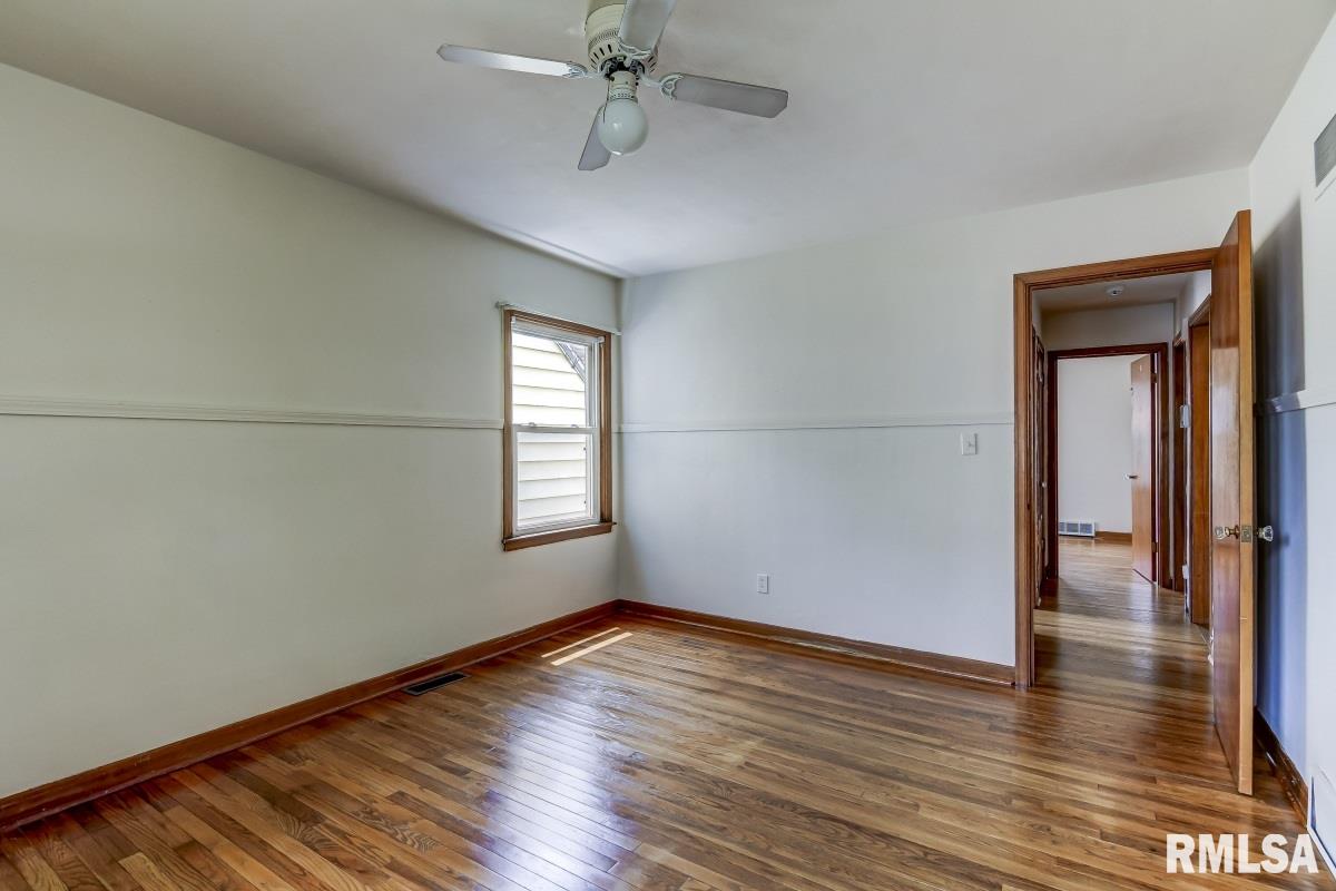 2025 North 21st Street Springfield, IL 62702 - Photo 12 of 36