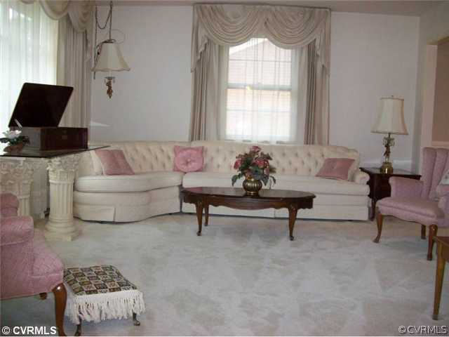 4901 Conduit Road Colonial Heights, VA 23834 - Photo 3 of 12 Living Room