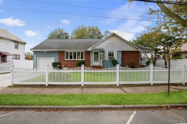 a view of a house with a small yard and plants