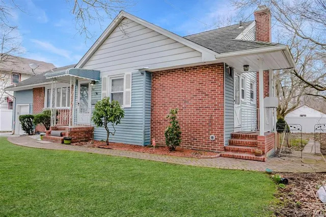 $4,500 | 241 Woodbury Road, Hicksville, NY 11801