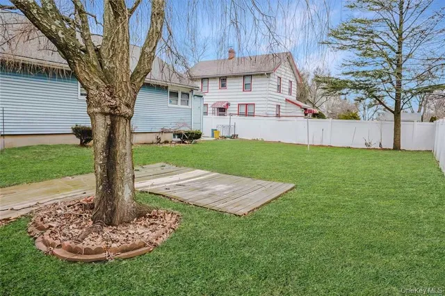 $4,500 | 241 Woodbury Road, Hicksville, NY 11801